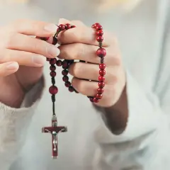 Jak zrobić różaniec dziecku do szkoły z łatwo dostępnych materiałów