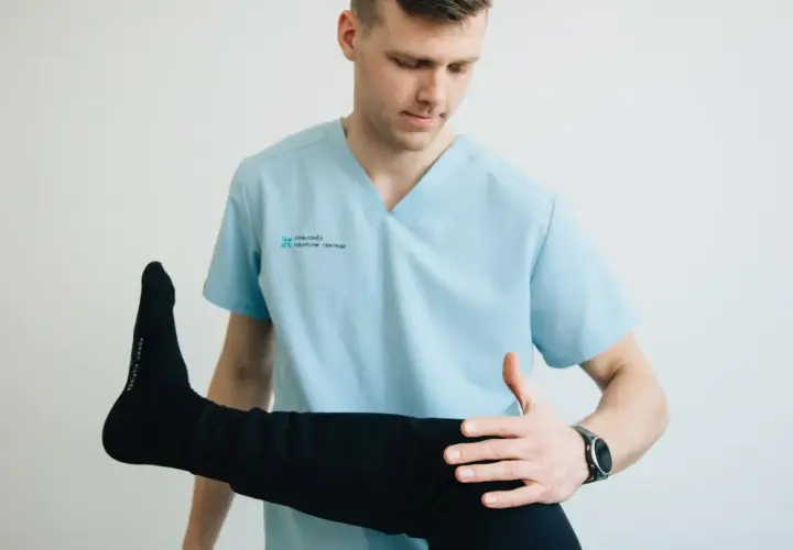 Rehabilitacja w warunkach domowych. Jak szybko zorganizować profesjonalne miejsce opieki?