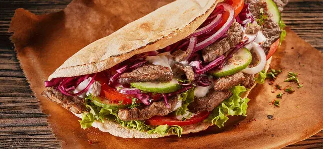 Czy kebab jest zdrowy? Poznaj prawdę o składnikach i wartościach odżywczych